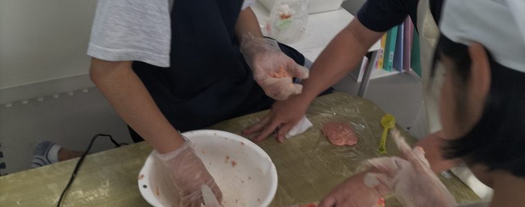 ハンバーグ作り