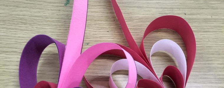 ハートのモビール作り